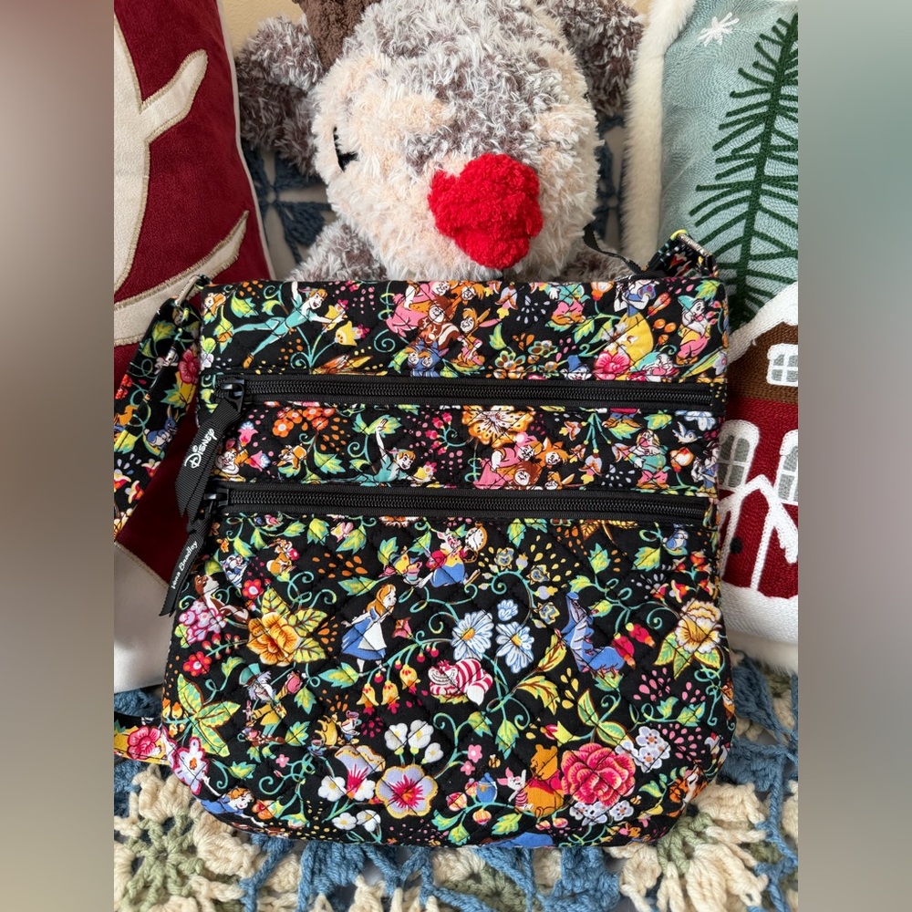 EUC Vera Bradley Disney Alice in Wonderland Triple Zip Hipster